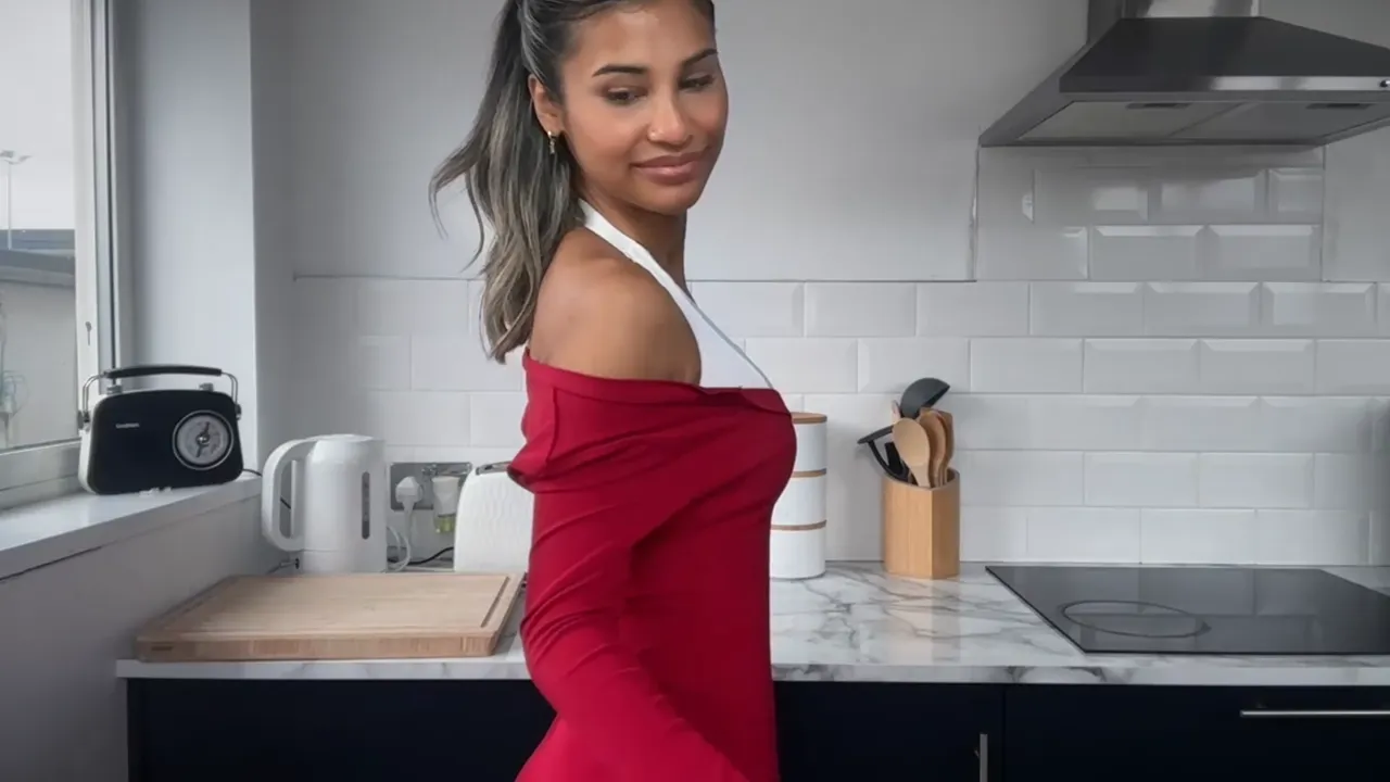 Alluring Stripchat beauty in a sensual pose, highlighting techniques for attracting more viewers and tokens